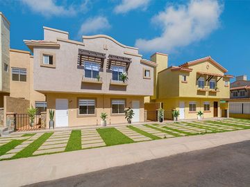 Casa en Venta de 3 Recámaras en Fraccionamiento con Alberca. Modelo Montesino.