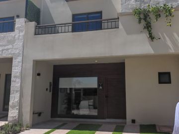 UBICACIÓN PRIVILEGIADA EN EL MUNICIPIO DE CORREGIDORA CERCANO A EL SANTUARIO DE SCHOESNTANTT, CASAS NUEVAS CON MAGNIFICAS AMENIDADES. HAY 3 MODELOS CO