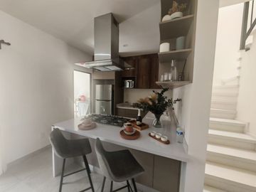 UBICACIÓN PRIVILEGIADA EN EL MUNICIPIO DE CORREGIDORA CERCANO A EL SANTUARIO DE SCHOESNTANTT, CASAS NUEVAS CON MAGNIFICAS AMENIDADES. HAY 3 MODELOS CO