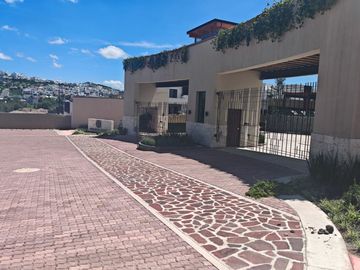 UBICACIÓN PRIVILEGIADA EN EL MUNICIPIO DE CORREGIDORA CERCANO A EL SANTUARIO DE SCHOESNTANTT, CASAS NUEVAS CON MAGNIFICAS AMENIDADES. HAY 3 MODELOS CO