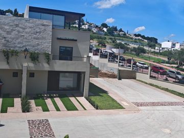 UBICACIÓN PRIVILEGIADA EN EL MUNICIPIO DE CORREGIDORA CERCANO A EL SANTUARIO DE SCHOESNTANTT, CASAS NUEVAS CON MAGNIFICAS AMENIDADES. HAY 3 MODELOS CO