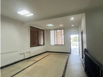 RENTO BODEGA, Espacio Amplio y Versátil: 750 m² ideales para almacenar, producir o gestionar tu negocio con total comodidad, Zonas de Oficina.