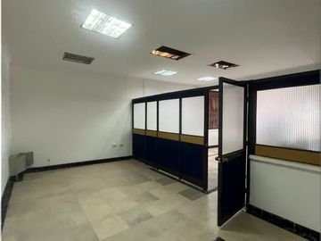 RENTO BODEGA, Espacio Amplio y Versátil: 750 m² ideales para almacenar, producir o gestionar tu negocio con total comodidad, Zonas de Oficina.