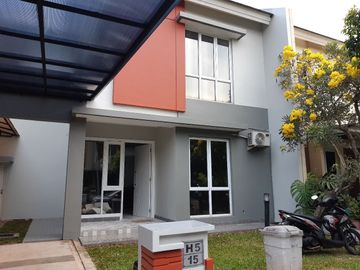 Disewakan Rumah Cantik Cluster Fresco Aria BSD City Tangerang Fully Furnished Siap Huni Lokasi Nyaman Hijau Asri Sangat Strategis