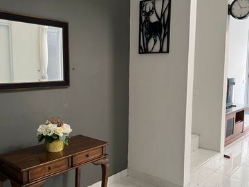 Disewakan Rumah Cantik Cluster Fresco Aria BSD City Tangerang Fully Furnished Siap Huni Lokasi Nyaman Hijau Asri Sangat Strategis