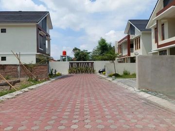 RUMAH SIAP HUNI, DALAM PERUMAHAN, DEKAT RS HERMINA JOGJA
