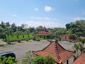 RUMAH MEWAH 2 LANTAI DENGAN TANAH YANG SANGAT LUAS DI PURWOREJO