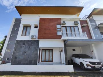 RUMAH CANTIK DALAM CLUSTER DI MAGUWOHARJO SLEMAN, SEMI FURNISH