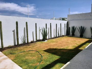 Renta de casa con roof garden y estudio en Lomas de Juriquilla