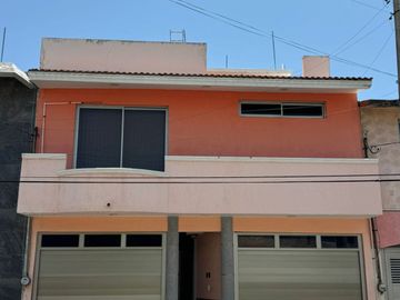Casa en Costa Verde a una cuadra de Ruiz Cortines