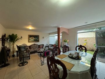 Casa en Costa Verde a una cuadra de Ruiz Cortines
