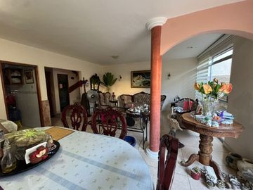 Casa en Costa Verde a una cuadra de Ruiz Cortines