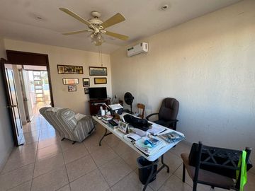 Casa en Costa Verde a una cuadra de Ruiz Cortines