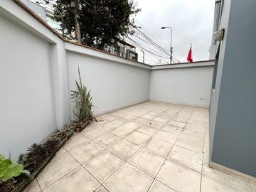 ¡SE REMATA! AMPLIO DPTO. EN PRIMER PISO DE 3 DORMITORIOS + ESTUDIO, CON LINDA TERRAZA✨💚