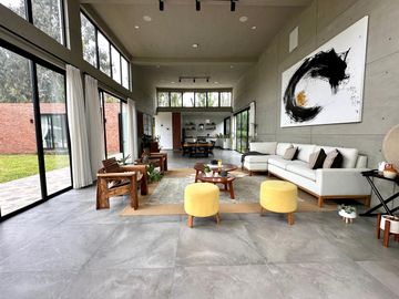 Casa Moderna y Lujosa con Piscina y Acabados  Premium ✨