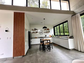 Casa Moderna y Lujosa con Piscina y Acabados  Premium ✨