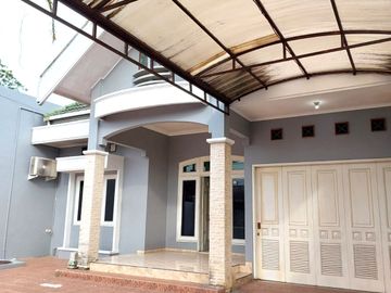 Rumah Luas dan Nyaman di Plemburan dekat Jalan Kaliurang