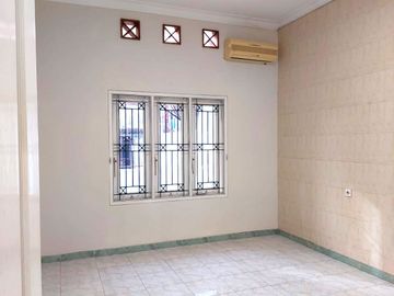Rumah Luas dan Nyaman di Plemburan dekat Jalan Kaliurang