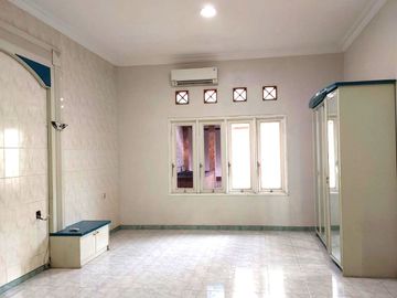 Rumah Luas dan Nyaman di Plemburan dekat Jalan Kaliurang
