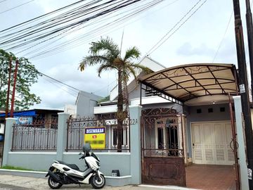 Rumah Luas dan Nyaman di Plemburan dekat Jalan Kaliurang