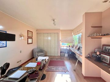 Se vende solida y amplia casa, primer kilometro del Camino a Zapallar, Curicó