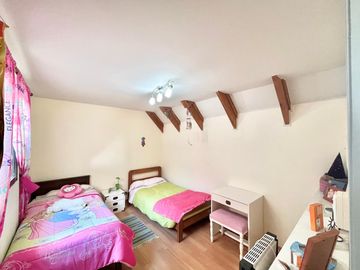 Se vende solida y amplia casa, primer kilometro del Camino a Zapallar, Curicó