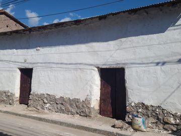 VENTA DE CASA COLONIAL EN EL CENTRO DE CALCA 90M2 IDEAL PARA CONSTRUCCION DE HOTEL