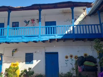 VENTA DE CASA COLONIAL EN EL CENTRO DE CALCA 90M2 IDEAL PARA CONSTRUCCION DE HOTEL
