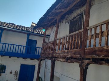 VENTA DE CASA COLONIAL EN EL CENTRO DE CALCA 90M2 IDEAL PARA CONSTRUCCION DE HOTEL