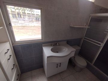 VENTA CASA URB. BOSQUES DEL SALADO AL FRENTE DE CIUDAD COLON (VIVI)