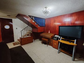 PRECIOSA CASA A UN COSTADO DE PLAZA ZAPAMUNDI Y AZTECA ESTUDIOS