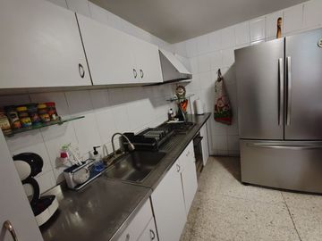 PRECIOSA CASA A UN COSTADO DE PLAZA ZAPAMUNDI Y AZTECA ESTUDIOS
