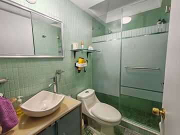 PRECIOSA CASA A UN COSTADO DE PLAZA ZAPAMUNDI Y AZTECA ESTUDIOS
