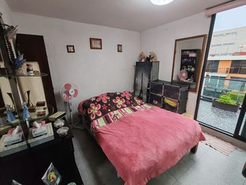PRECIOSA CASA A UN COSTADO DE PLAZA ZAPAMUNDI Y AZTECA ESTUDIOS