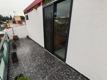 PRECIOSA CASA A UN COSTADO DE PLAZA ZAPAMUNDI Y AZTECA ESTUDIOS