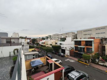 PRECIOSA CASA A UN COSTADO DE PLAZA ZAPAMUNDI Y AZTECA ESTUDIOS