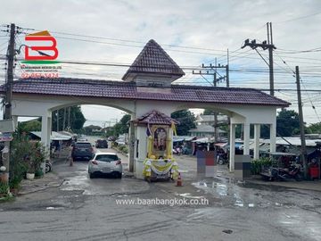 บ้านเดี่ยว หมู่บ้าน พรธิสาร 6 (เลียบคลอง 7) เนื้อที่ 50 ตรว.ใกล้ดูโฮมรังสิต คลอง 7 ถนนรังสิต-นครนายก ตำบลบึงบอนใต้ อำเภอหนองเสือ จังหวัดปทุมธานี