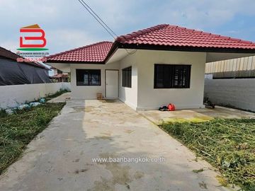 บ้านเดี่ยว หมู่บ้าน พรธิสาร 6 (เลียบคลอง 7) เนื้อที่ 50 ตรว.ใกล้ดูโฮมรังสิต คลอง 7 ถนนรังสิต-นครนายก ตำบลบึงบอนใต้ อำเภอหนองเสือ จังหวัดปทุมธานี