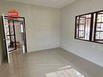 บ้านเดี่ยว หมู่บ้าน พรธิสาร 6 (เลียบคลอง 7) เนื้อที่ 50 ตรว.ใกล้ดูโฮมรังสิต คลอง 7 ถนนรังสิต-นครนายก ตำบลบึงบอนใต้ อำเภอหนองเสือ จังหวัดปทุมธานี