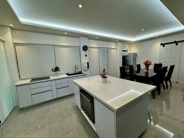 5BR House and Lot For Sale - Meadowood Executive Village, Cavite
