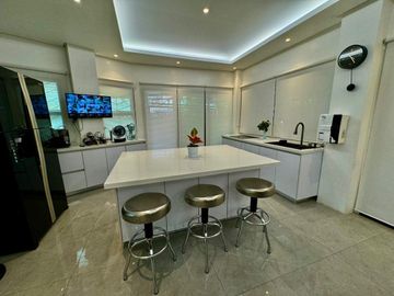 5BR House and Lot For Sale - Meadowood Executive Village, Cavite
