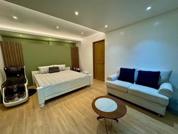 5BR House and Lot For Sale - Meadowood Executive Village, Cavite