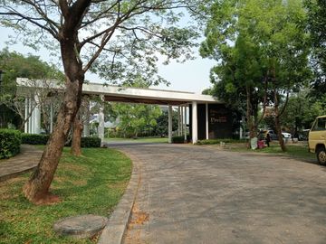 Dijual Rumah Cluster Prestigia The Eminet BSD City Tangerang Semi Furnished Siap Huni Lokasi Nyaman Sangat Strategis