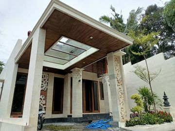 RUMAH CANTIK DEKAT ARTOS MALL MAGELANG