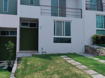 CASA EN CONDO CON ALBERCA EN TZOMPANTLE, CUERNAVACA