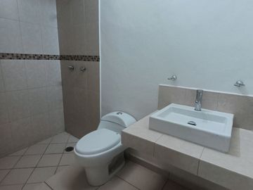 CASA EN CONDO CON ALBERCA EN TZOMPANTLE, CUERNAVACA