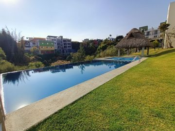 CASA EN CONDO CON ALBERCA EN TZOMPANTLE, CUERNAVACA