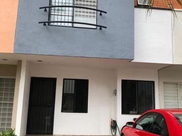 VENTA CASA DENTRO DE COTO CERCA DE ITESO, PARQUES DEL BOSQUE, TLAQUEPAQUE