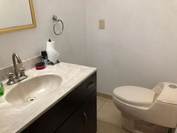 VENTA CASA DENTRO DE COTO CERCA DE ITESO, PARQUES DEL BOSQUE, TLAQUEPAQUE