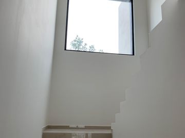 Venta de casa con 4 recamaras y roof garden en Lomas de Juriquilla
